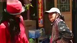 杨丽萍回家探望母亲，谁知上来就被打了一巴掌，众人都看懵了
