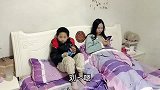 小伙想和媳妇过二人世界，可儿子非要和妈妈一起睡，把爸爸愁坏了