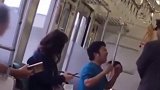 日本男子手机掉入电车便池 原来日剧日漫里的反应在他们的现实生活中真的是一点都没骗人啊