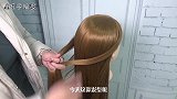 一款手残党也能学会的发型，披肩发这么扎会更好看，简单又好