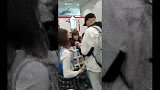 【PP体育在现场】人气之王林书豪来了！女粉丝团团围住书豪一一签名