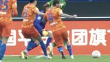 京鲁大战国安争议点球原因放大特写：卡达尔撞到了巴坎布的小腿