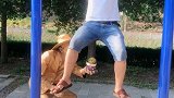 哎呀妈呀，什么东西扎我屁股了！