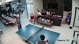 看这发球动作，应该喝了不少吧