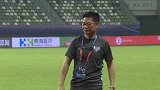 争议判罚导致球队失利 吴金贵赛后与队员一一握手拥抱
