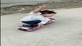 2岁的宝宝玩平衡车，接下来这一操作，牛气冲天啊