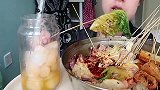大嘴撸串确实爽，大口大口吃的真香，吃相诱人