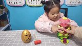 快看乐乐敲碎了金蛋解救小精灵们！