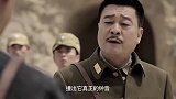 万里：师长撞不动大钟，新兵却拉着大钟连撞十下，真是打脸了
