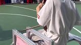 男生出奇招为社团招新