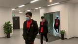 恒大众将士抵达赛场 保利尼奥压轴韦世豪挑眉逗鲤鱼