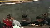 女生花式开苹果，一个比一个牛，把我都看懵了！