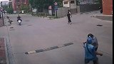 辽宁一饿了么骑手殴打七旬保安 物业：冲突非首次，警方已介入