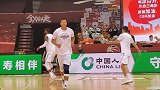 【PP体育在现场】大哥归来！广东全员热身 易建联成全场焦点