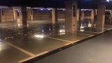 广东连日大雨吓坏东莞的车主, 地下车库里几乎看不到车了