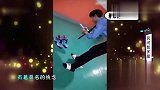 永远不要低估熊爸妈的脑回路，他们真的，会让“熊”带娃