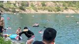 天气逐渐炎热，众人水库玩耍纳凉