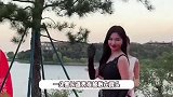 刘涛一袭黑色拖尾裙亮相红毯，腰臀比线条饱满流畅，美成妈妈级别