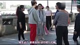 陈华爸爸和别的女人打太极，陈华妈妈很恼火，练推手时突然发力