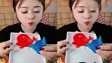 农村美女直播吃彩色小鲸鱼果冻，各种口味任意选，是我向往的生活