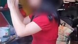 大理 不买鼓，店方骂游客穷…～镇政府回应：关店整改30天……