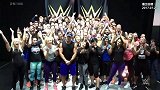 WWE-17年-鼻叔生日快乐：NXT全体成员为HHH演唱生日歌 HBK一脸不屑-专题