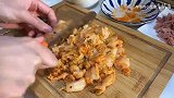 好好吃饭了，美女自制辣白菜芝士炒饭，真香