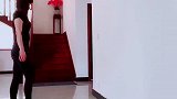 回家后的第一件事就是先贴个墙倒上