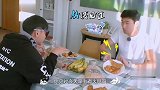 黄子韬偷吃火腿，已经算搞笑了，怎料王彦霖的操作更搞笑！