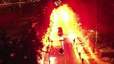 战斗民族！球迷迎接球队凯旋 焰火放出火灾即视感