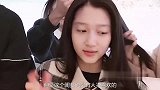关晓彤谈被黑，坦言：学会了淡然面对负面评价！鹿晗在身边陪你