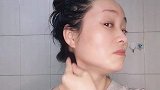 美容护肤手法，脸部刮痧护理，每天坚持2分钟，排毒养颜精神好