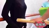 假期结束后，舞蹈老师检查学生体型，最后一位辛酸又好笑