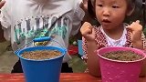 七彩童年：姐姐和妹妹在种西瓜呢