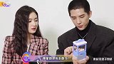 流量小生拍戏收工，助理为其宽衣解带，反倒拒之门外吹冷风