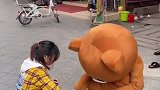小姐姐你都说完了，不跟你猜拳了