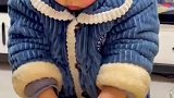 宝宝用超能力帮妈妈包饺子