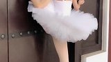 跳芭蕾的姑娘确实美，看这姿势，就知道是个高手
