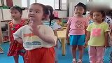 小萝莉一到幼儿园，就成了班里的王者，老师都被圈粉了