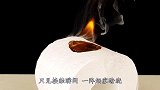 铁球加热放在摔炮上会怎样？老外亲测，结果出乎意料！