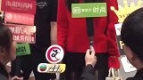 Baby出席迪奥活动，网友纷纷关注她性感的红唇