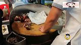 香港美食听砧板声就知道师父了得，斩烧肉快狠准，从不拖泥带水