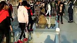 玻璃桥人真多呀