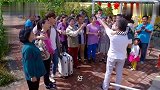 孙子到乡下爷爷家住，体验农村生活，这生活让孙子简直羡慕的不得了