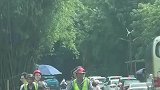 摩托车载客，听说很贵