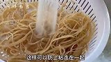 白菜炖豆腐怎么做才好吃？诀窍原来在这儿，一次炖一盆，吃着真香