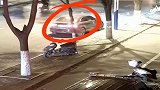 北京交警夜查酒驾，奥迪司机百米开外突然停车