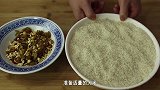 大米倒入滚烫油锅里，瞬间秒变美食，真是高手在民间，太厉害了