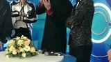 鹿晗皮一下很开心，邓爸爸不理他，他居然自嗨起来了！