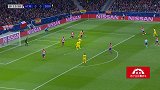 多特绝妙配合攻入禁区 罗伊斯射门抡空萌翻全场